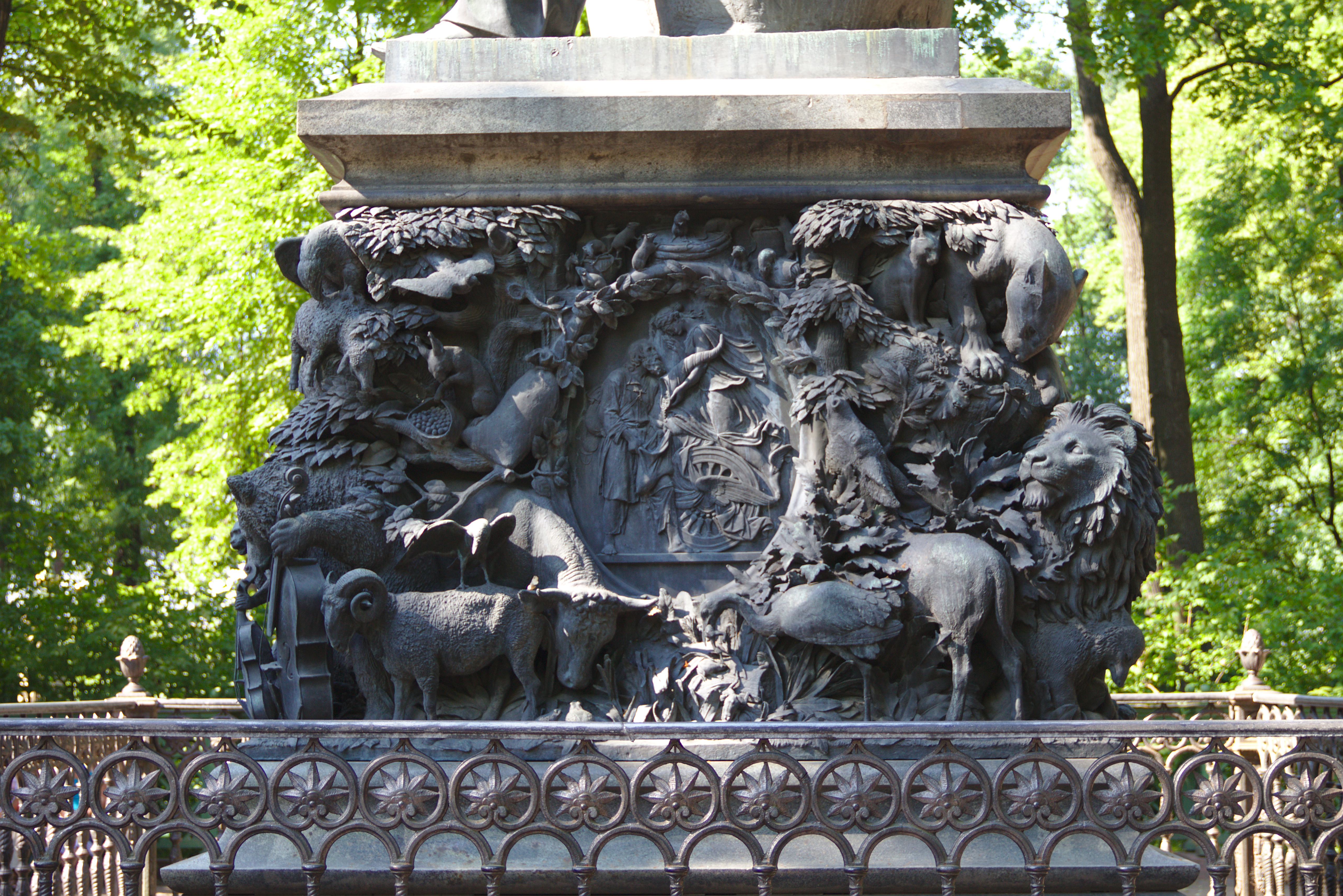 памятники летний сад в санкт петербурге