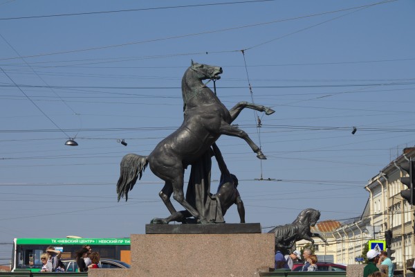 Скульптура «Юноша, поверженный конём»
